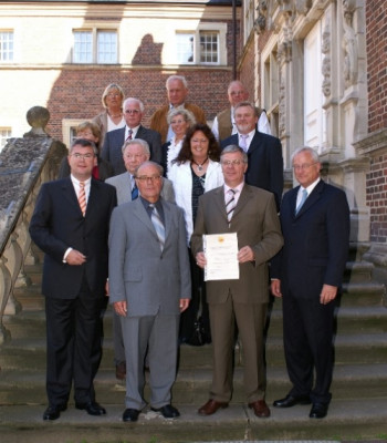 Gruppenfoto der Sieger auf der Treppe Schloss Ahaus