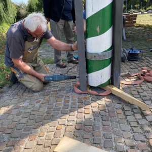 Sicherungsbolzen werden eingebracht